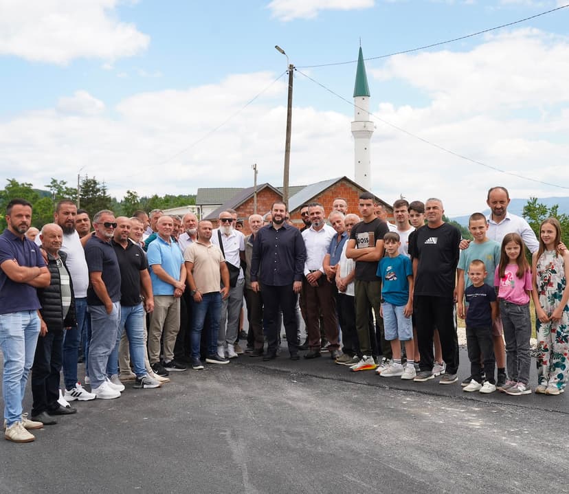Zukorlić obišao asfaltirani put u selu Paljevu